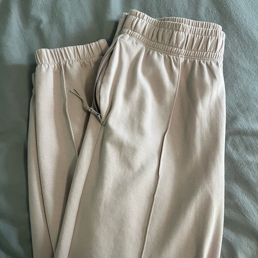 WORN ONCE!! Old Navy Dynamic Fleece Pin Stripe Joggers (medium; muted pink)